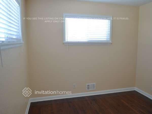 Building Photo - 303 Leonard Ln