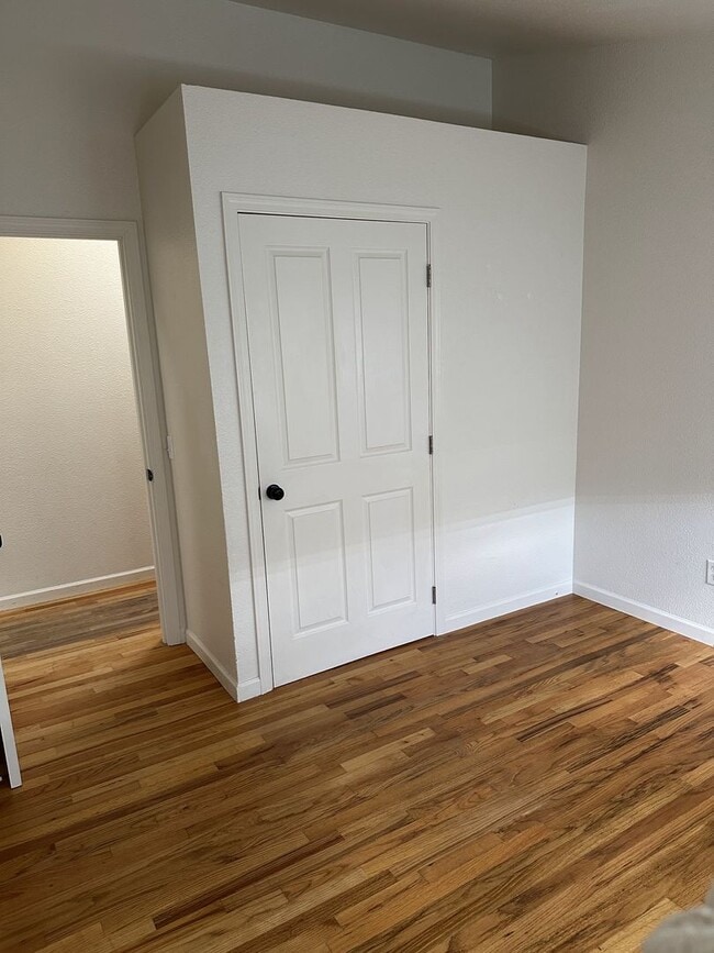 Building Photo - 4 Bed 1.5 Bath House