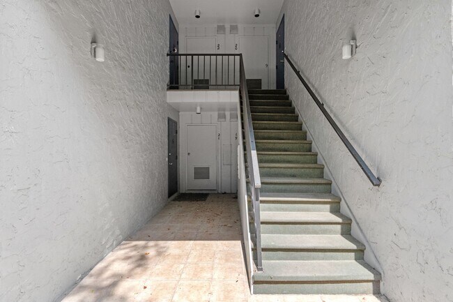 Building Photo - Lovely 1/1 condo in Winter Springs ~ Fresh...