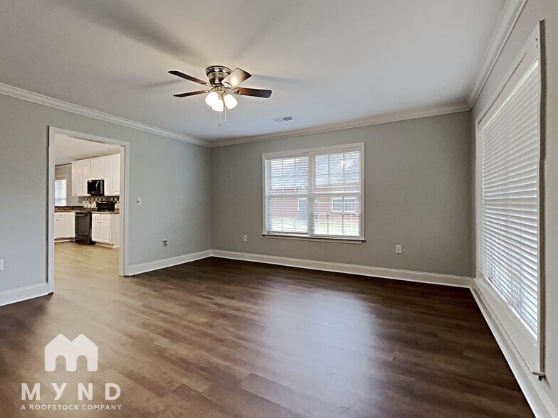 Building Photo - 2086 Edgewood Dr