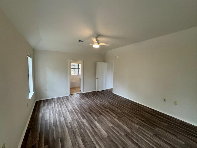 Building Photo - 301 Mesa Dr