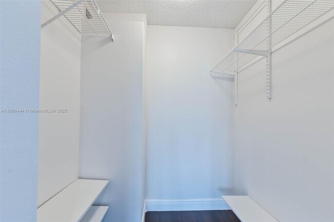 Building Photo - 9301 SW 92nd Ave