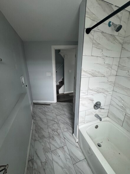 Building Photo - 529 W 7th St