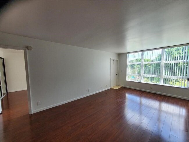 Building Photo - 3000 S Course Dr