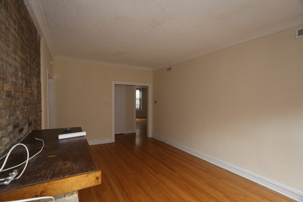 Building Photo - 3522 N Racine Ave