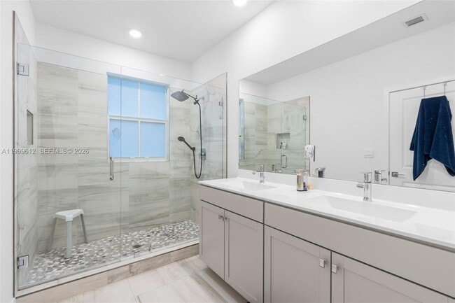 Building Photo - 110 SW 171st Wy