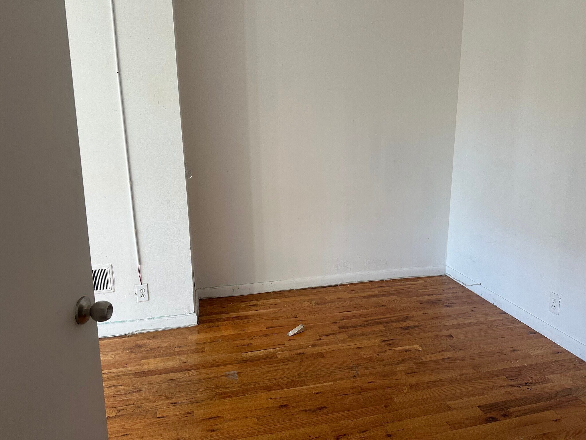 Building Photo - 131 Sayre St