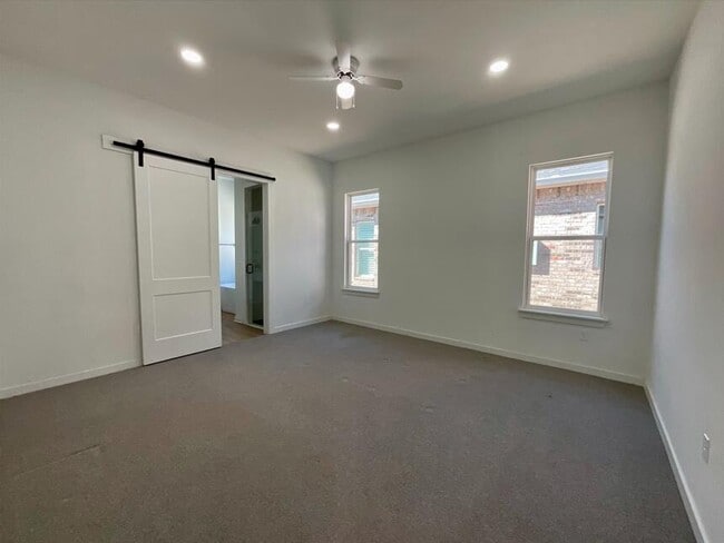 Building Photo - 12016 Savannah Ave