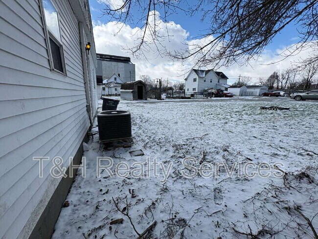 Building Photo - 609 1/2 South Crystal Street