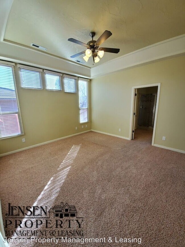 Building Photo - 3 br, 2 bath House - 1637 North Sage Drive