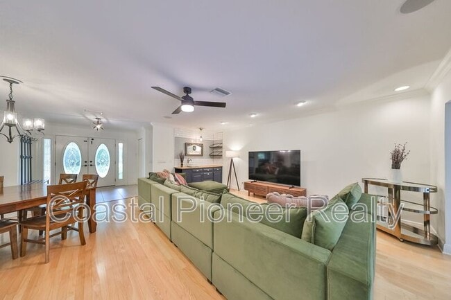 Building Photo - 817 Bannockburn Ave