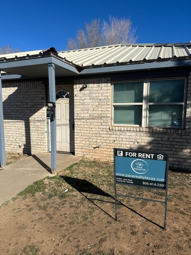 Building Photo - 301 N Louisiana St