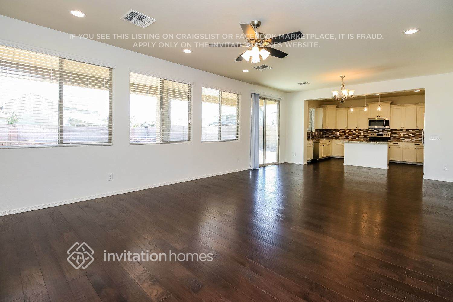 Building Photo - 3361 N Los Alamos