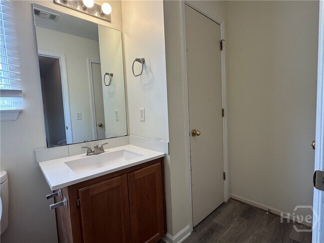 Building Photo - 57 Soling Ave