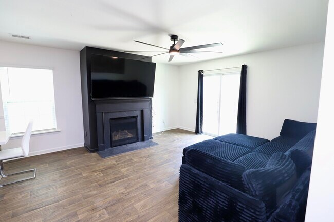 Building Photo - 2037 Elmridge Rd
