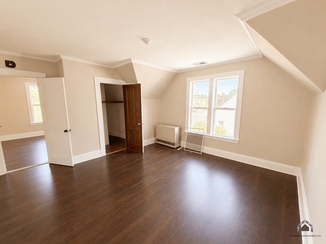 Building Photo - 6 Hazelwood Ave