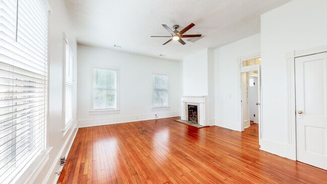 Building Photo - 123 W 41st St