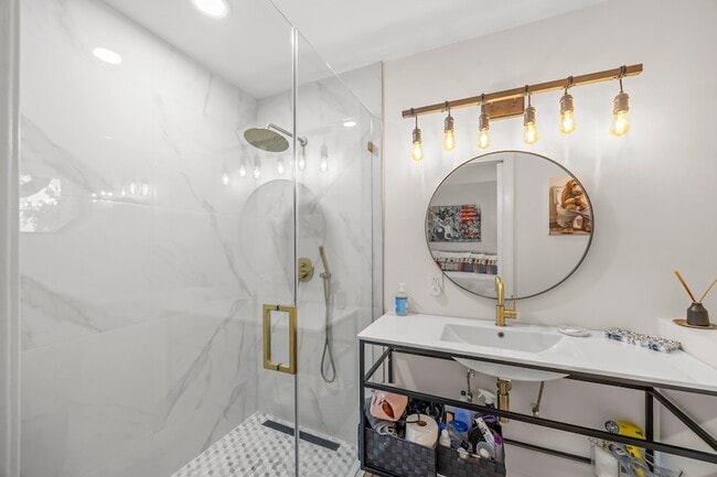 Building Photo - 845 NE Mulberry Dr