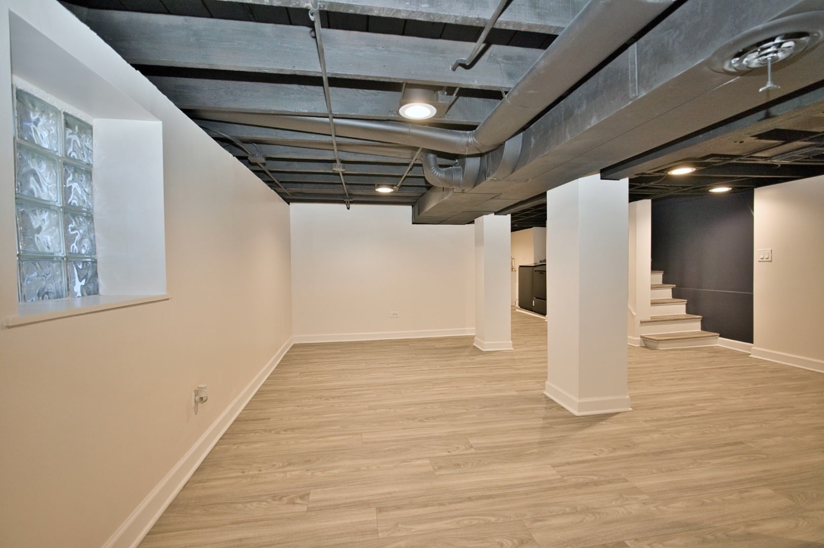 Building Photo - 4616 N Kostner Ave