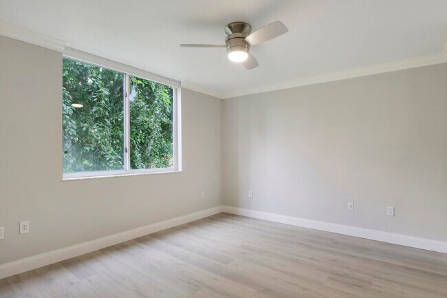 Building Photo - 500 Scotia Dr