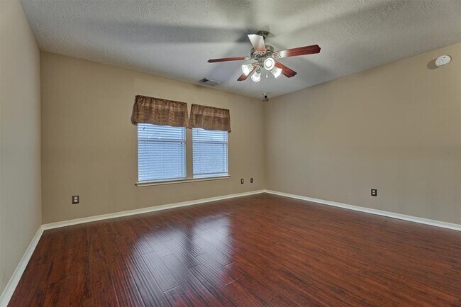Building Photo - 8406 Oak Villa Ct