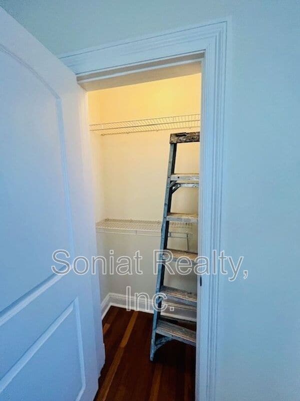 Building Photo - 3215 Nashville Ave