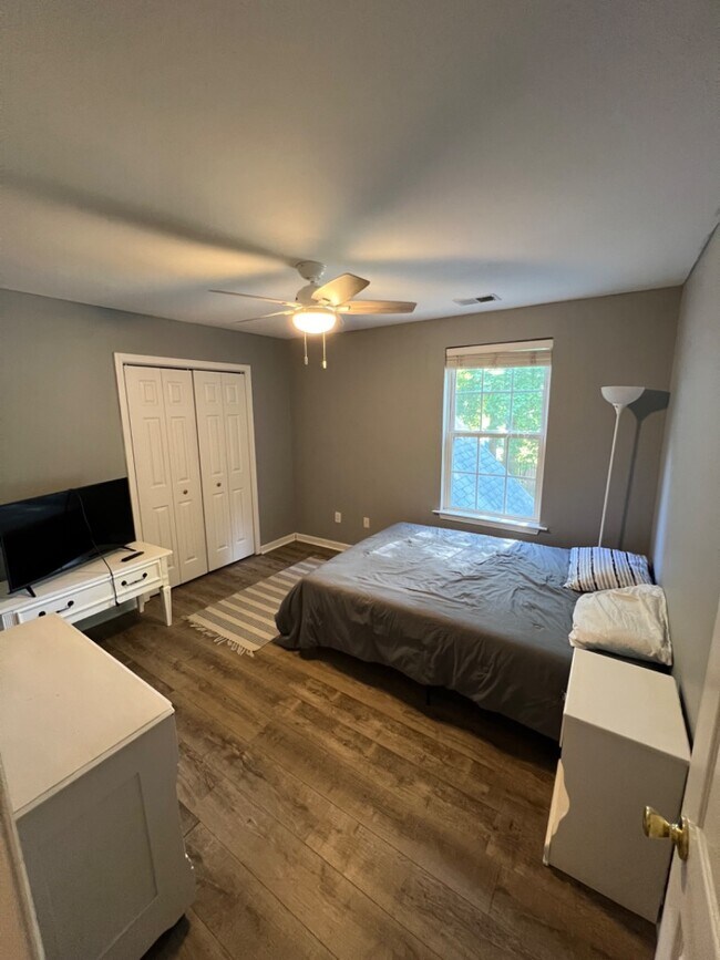 Building Photo - 704 Bunkhouse Dr