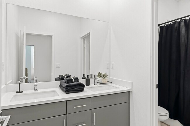 Building Photo - 76273 Cornell Wy