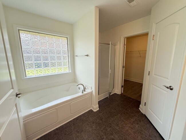Building Photo - Stunning 3-Bedroom, 2-Bathroom Home in Mad...