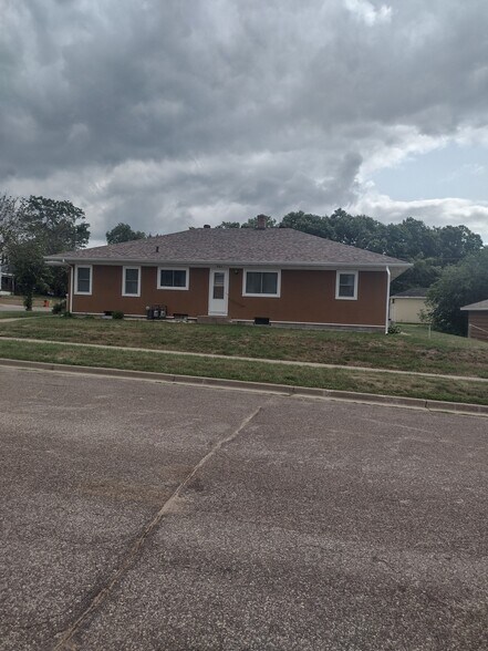 Building Photo - 403 Grove St