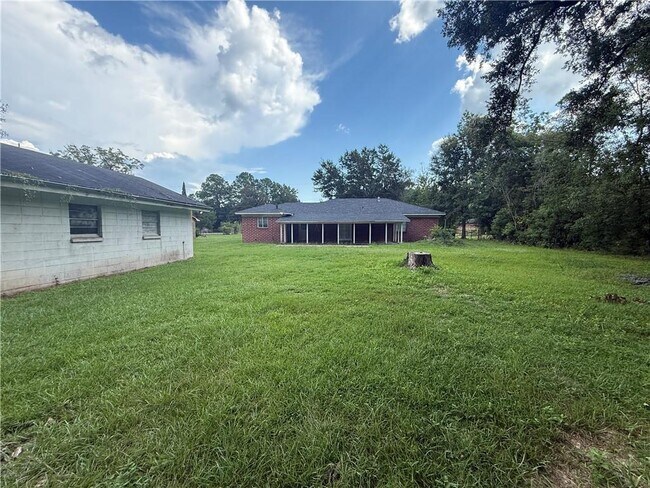 Building Photo - 2210 Ellen Dr