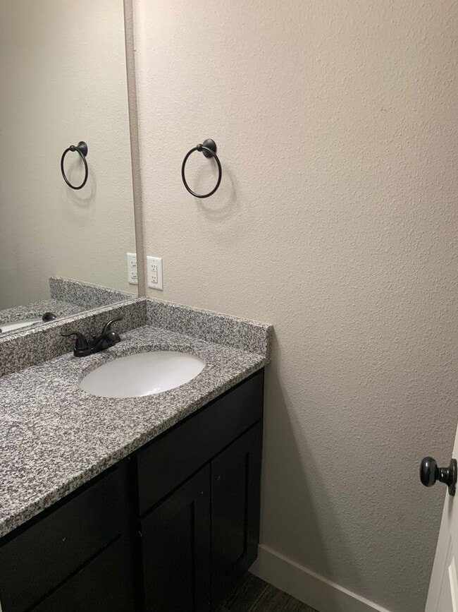Building Photo - BEAUTIFUL HOME IN GREAT LOCATION!