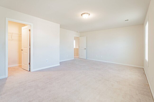 Building Photo - 293 Mansell Pk