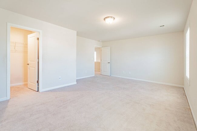 Building Photo - 812 Justify Lp