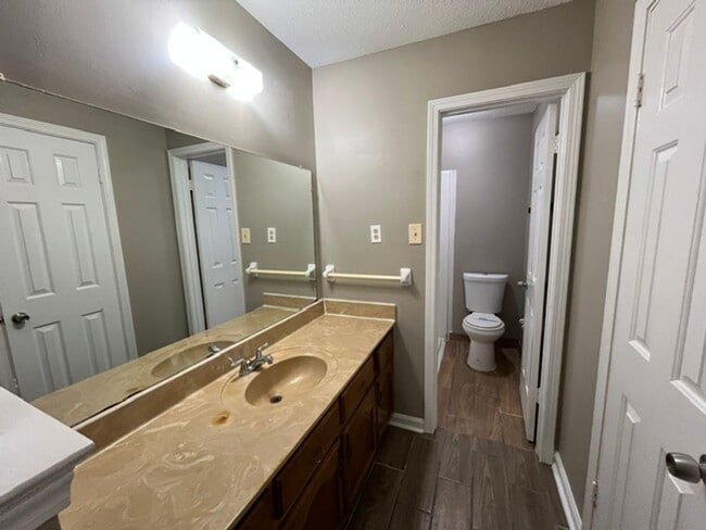 Building Photo - Renovated 3 Bedroom 2 Bath Home for Rent!!