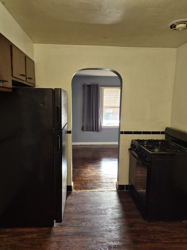 Building Photo - 8835 Murvale Dr