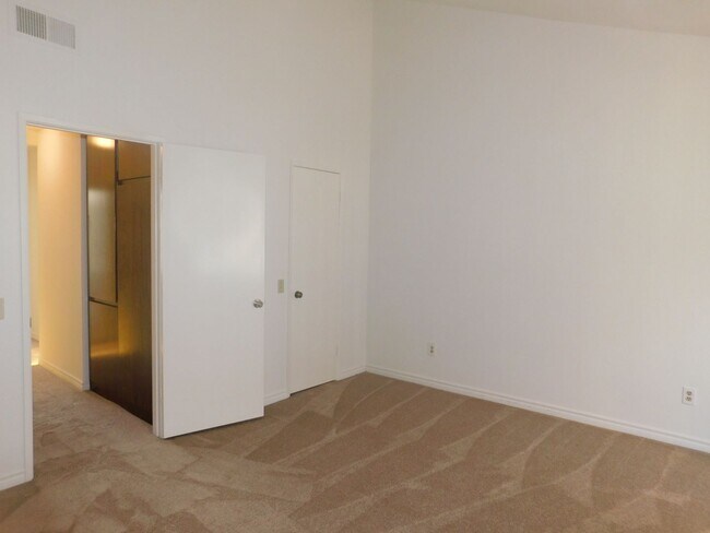 Building Photo - 4821 King Cir