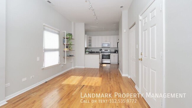 Building Photo - 4537 S King Dr