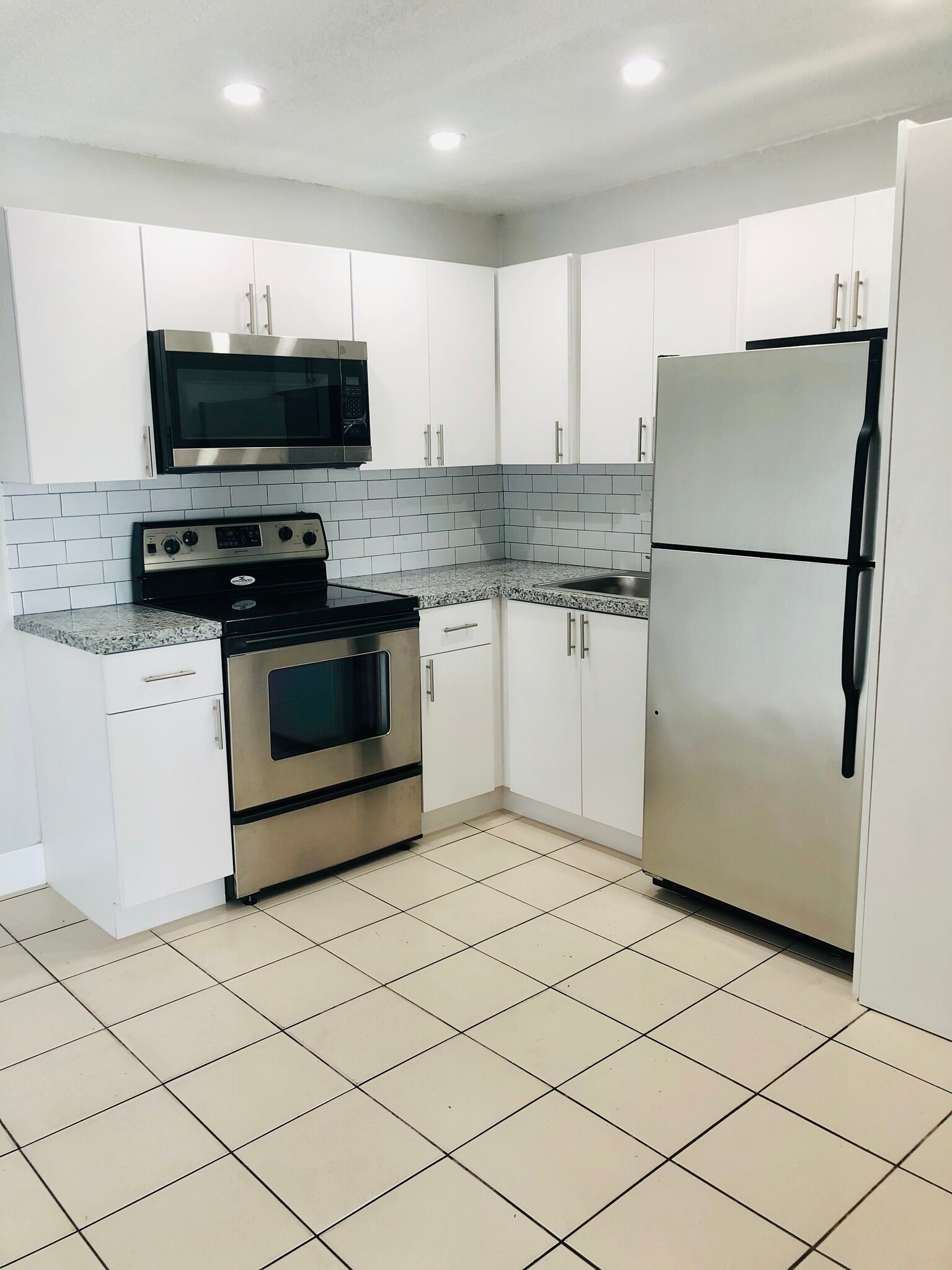 Building Photo - 8962 SW 40th Terrace