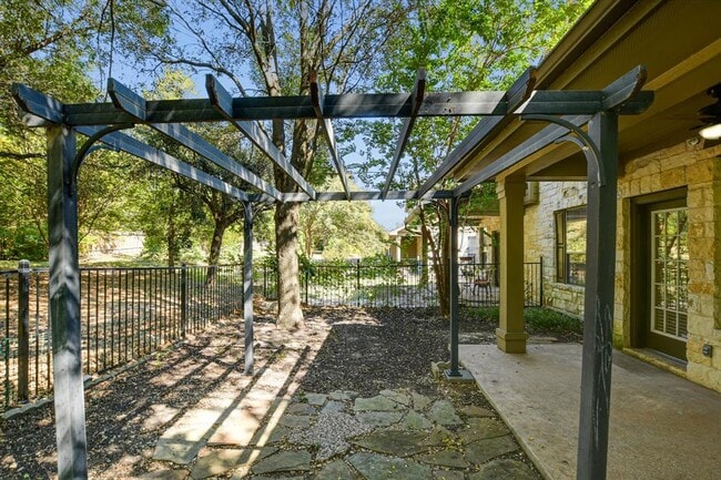 Building Photo - 1310 W Parmer Ln