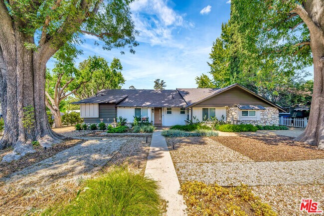 Building Photo - 19841 Henshaw St