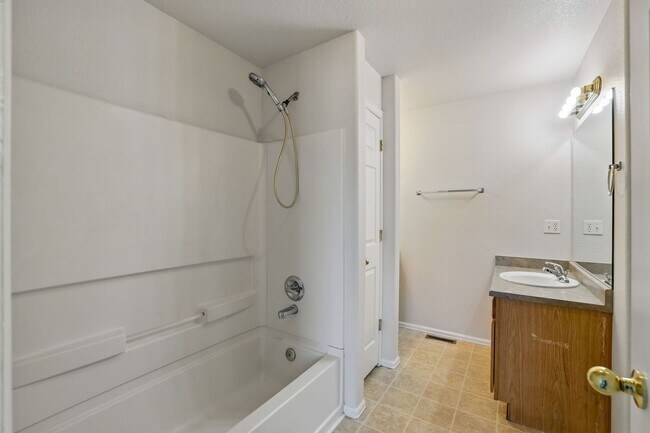 Building Photo - Available Now 3 Bed 3 Bath 2 Car Garage To...