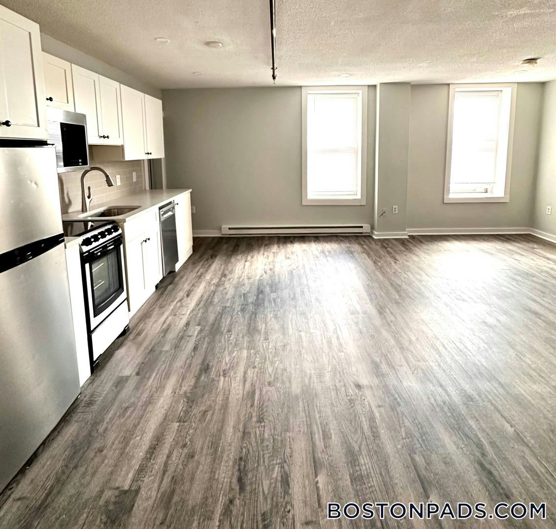 Building Photo - 76 Franklin St