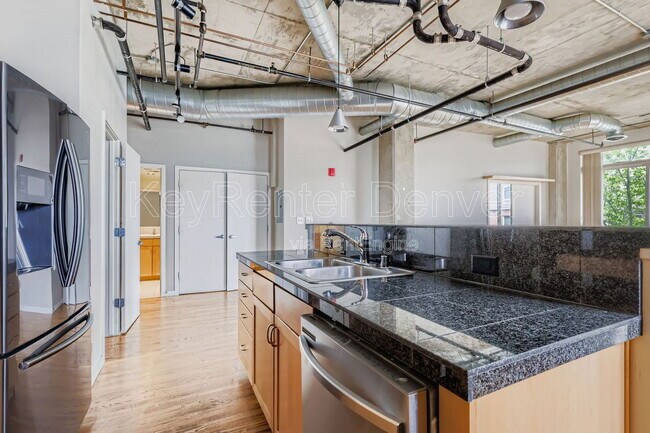 Building Photo - 3201 Shoshone St