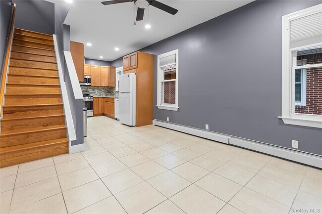 Building Photo - 148 W Walnut St