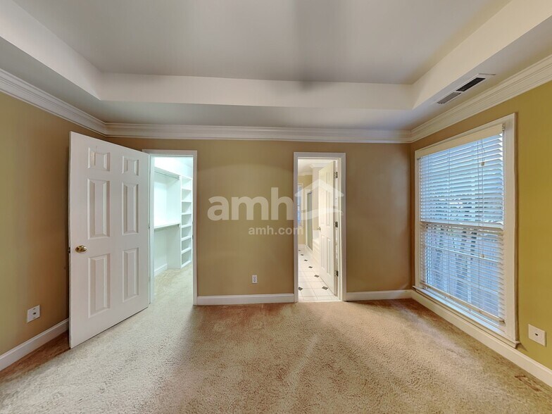 Building Photo - 104 Foxfield Way
