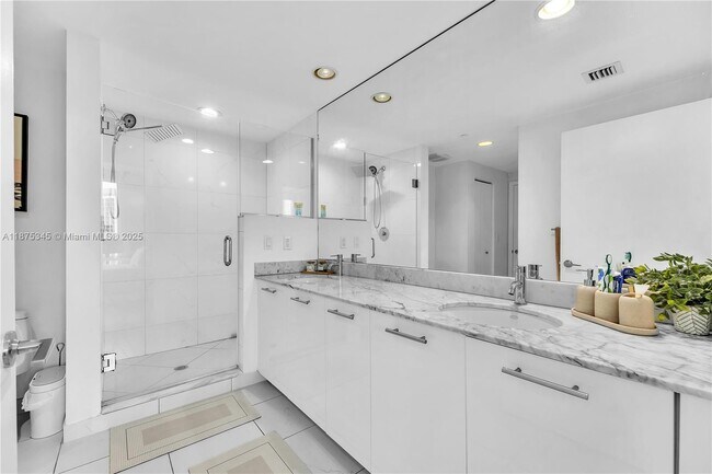 Building Photo - 500 Brickell Ave