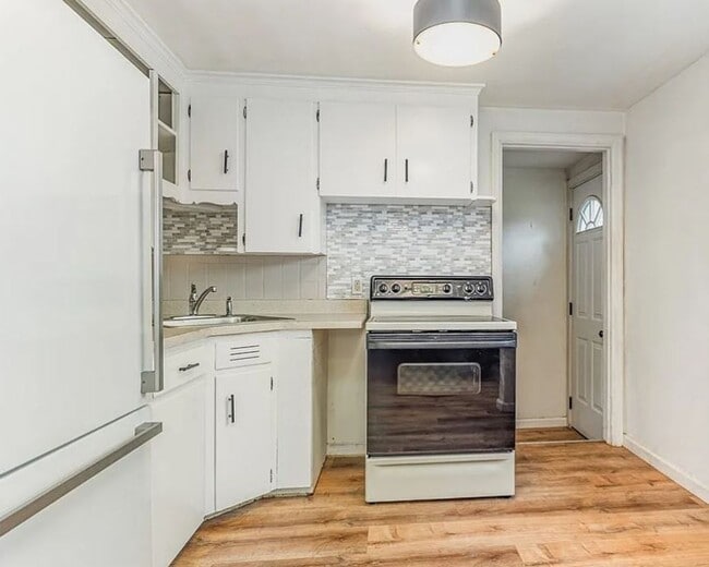 Building Photo - 3-Bedroom Home with Large Backyard For Rent!