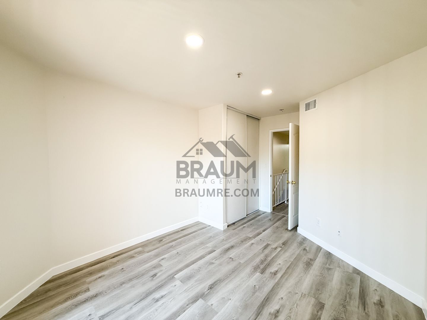 Building Photo - 7323 Winnetka Ave