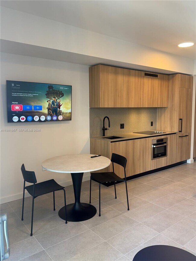 Building Photo - 121 NE 5th St